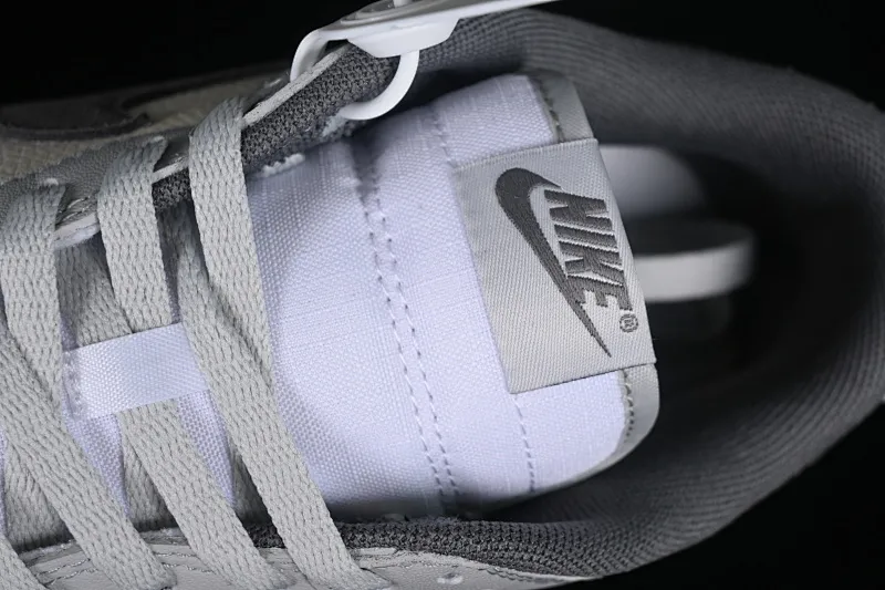 All Categories Nk SB Dunk Series Nk SB Dunk Low Low-top sneakers Nk Dunk Low "Light Carbon"​ Simple gray and white SB low-top casual sneakers FJ4188-100